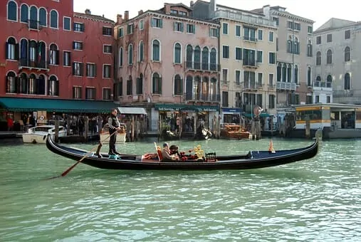 3. Gondola venice 472344 340