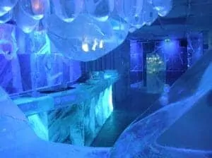 53. Artico Icebar Honnigsvag