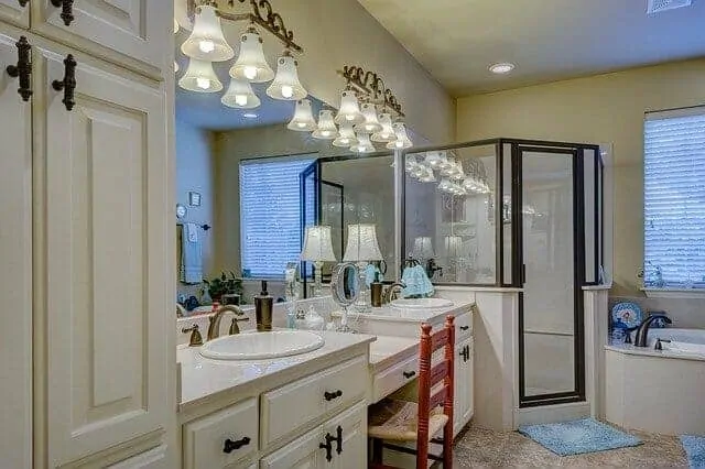 bathroom 2046702 640