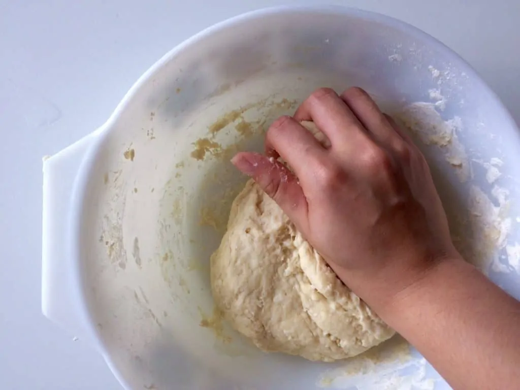 6.meatpie knead the dough