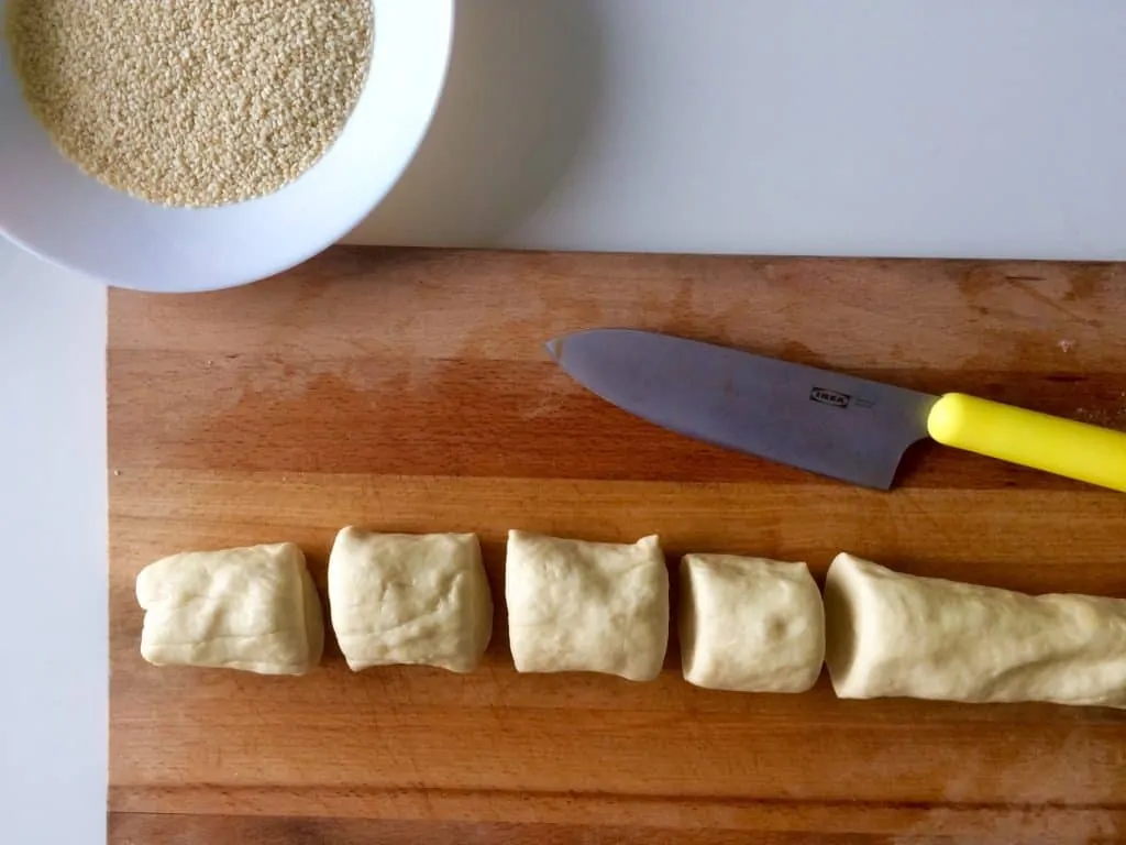 9.meatpie cut the dough into 8 even pieces