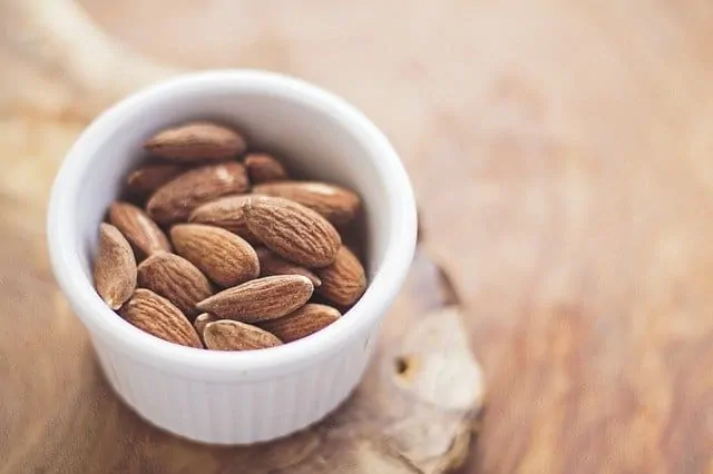 almonds 768699 640