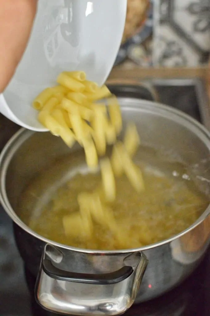 3.Boiling the pasta