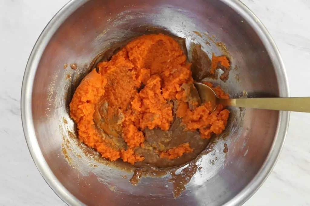 Pumpkin Gingersnap Cookie Butter Step5 Add Pumpkin