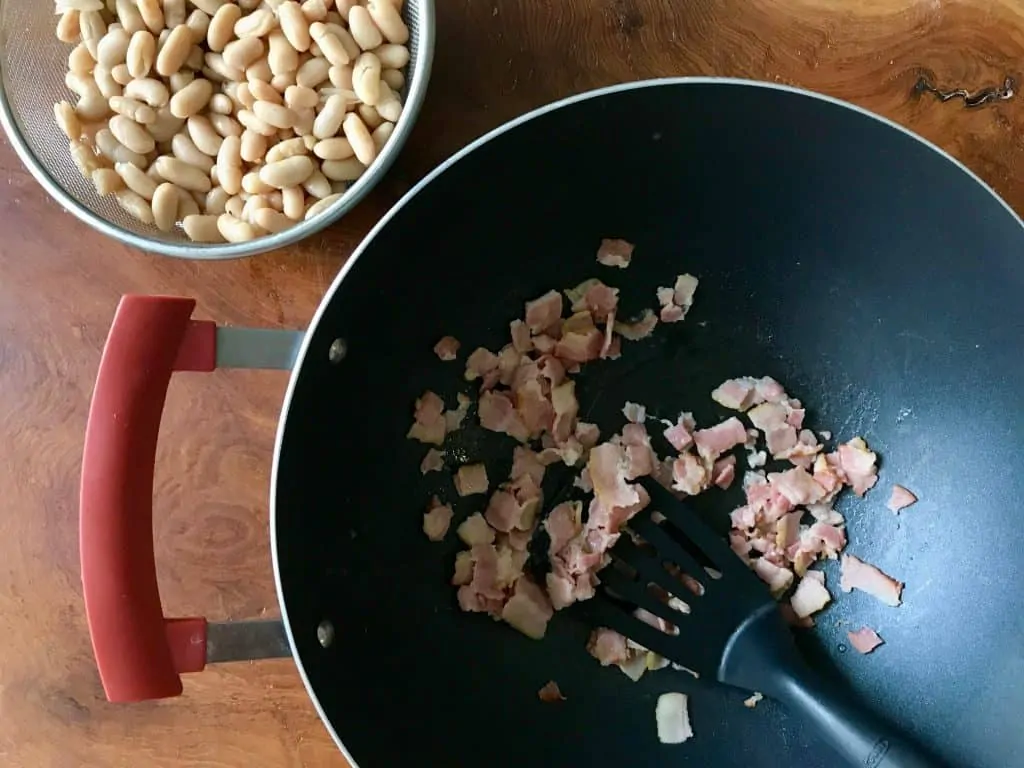 2.baked beans saute the bacon