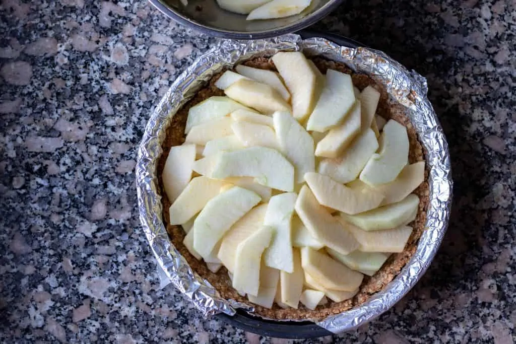 Apple Pie with Oatmeal Crust and Almond Granola Toppings Step 6 1